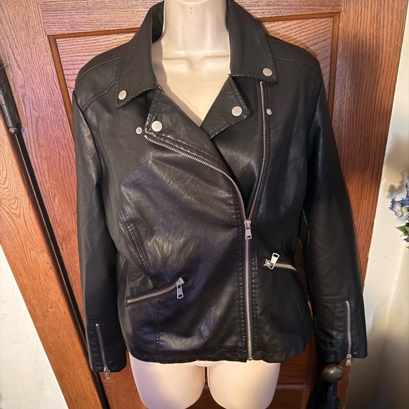 Baccini Jackets & Blazers - Baccini Women's Black Leather Moto Jacket